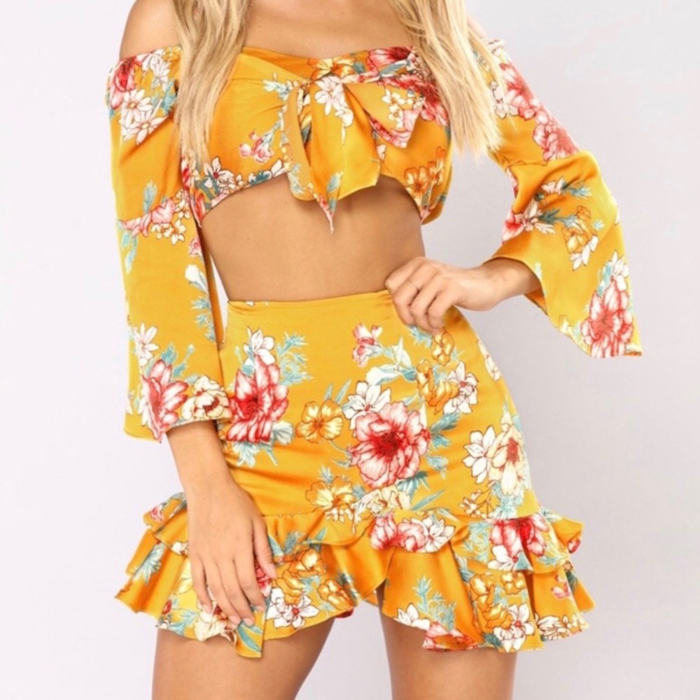 XS FashionNova two piece floral long sleeve crop top and skirt set